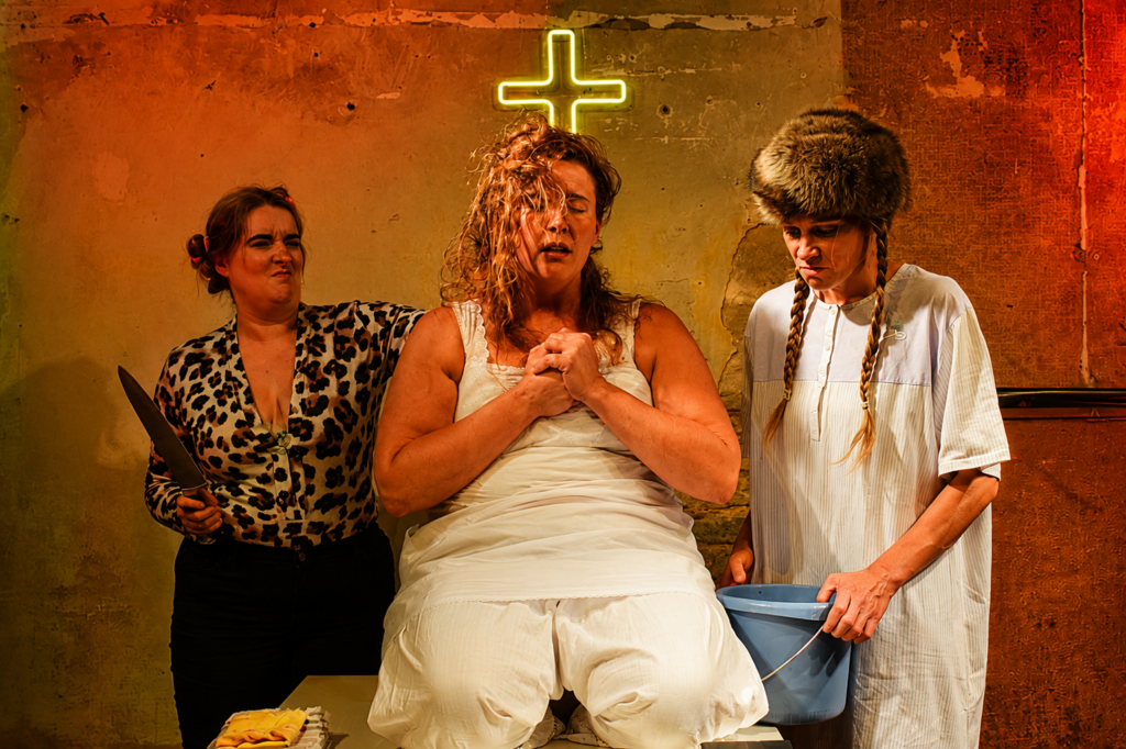 Kirsten Rusche Hannah Dietrich Nadine Kreischer Werner Schwab Die Präsidentinnen Play B Duisburg Fringe Festival